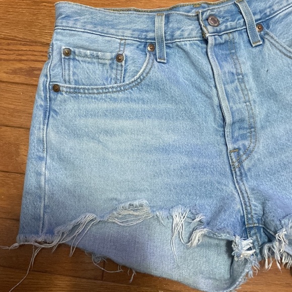 LEVIS PREMIUM 501 HIGH RISE DENIM SHORTS IN OJAI TOP SZ 28 PERFECT CONDITION - Picture 8 of 16